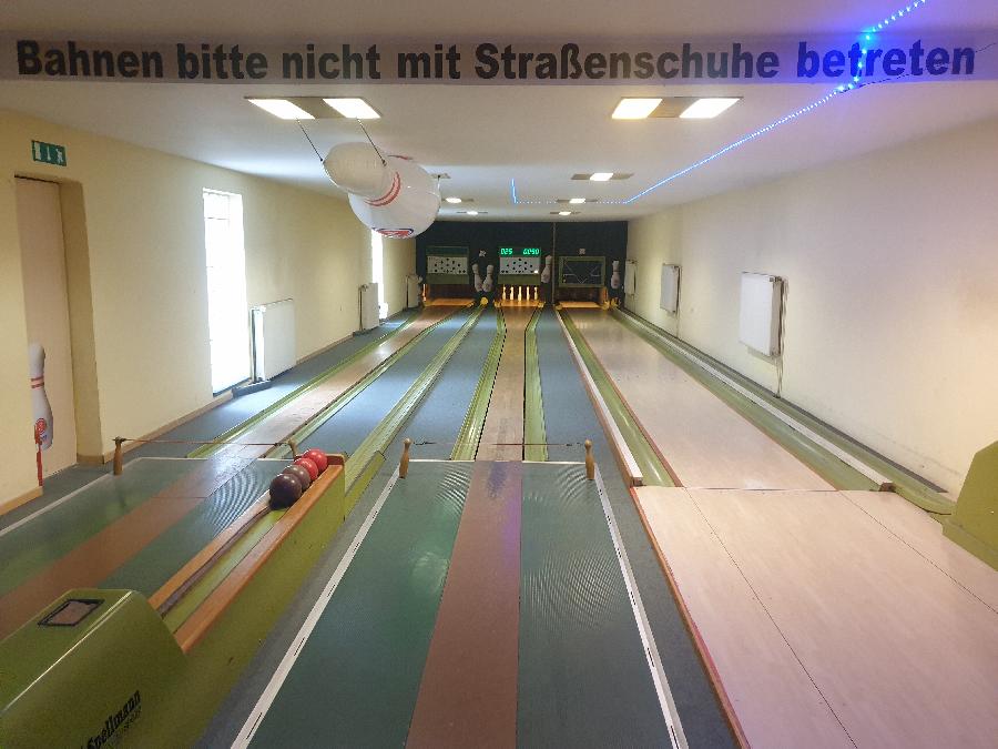 Kegel- und Bowlingbahn